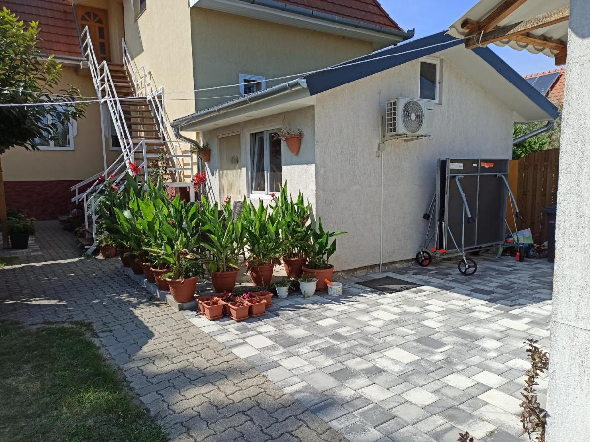Aniko Apartmanhaz Balatonföldvár エクステリア 写真