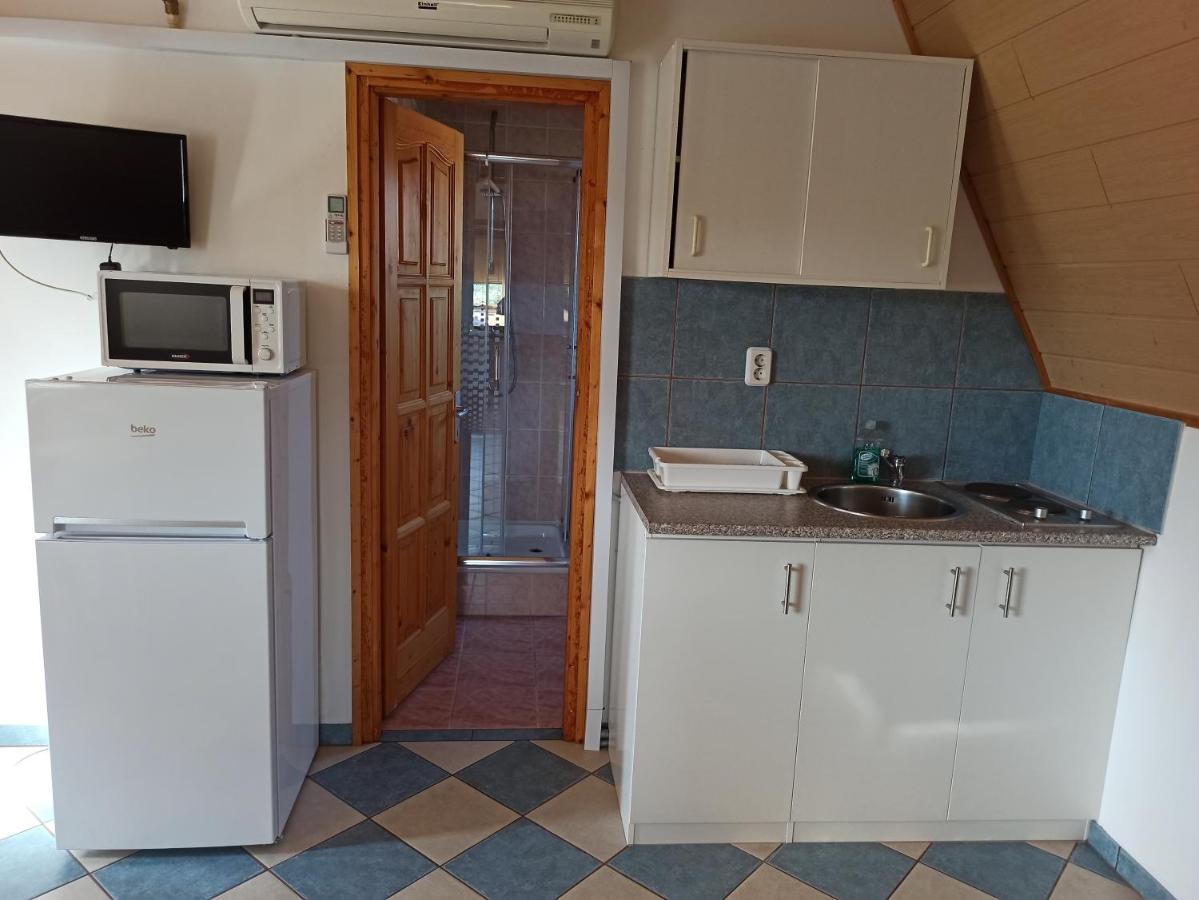 Aniko Apartmanhaz Balatonföldvár エクステリア 写真