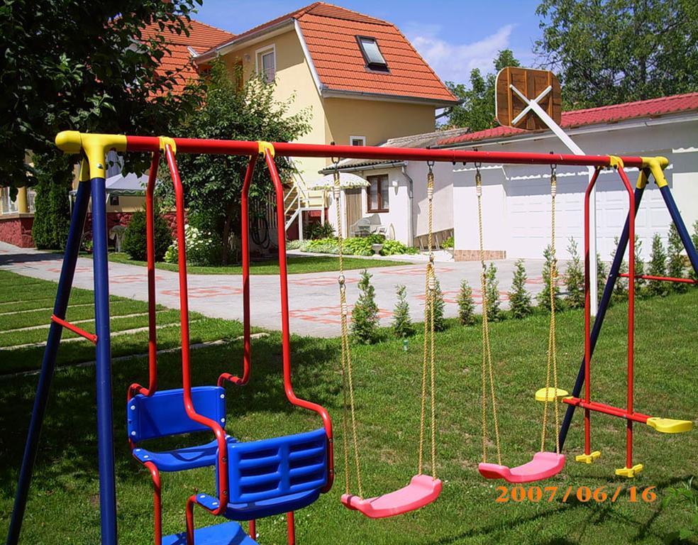 Aniko Apartmanhaz Balatonföldvár エクステリア 写真
